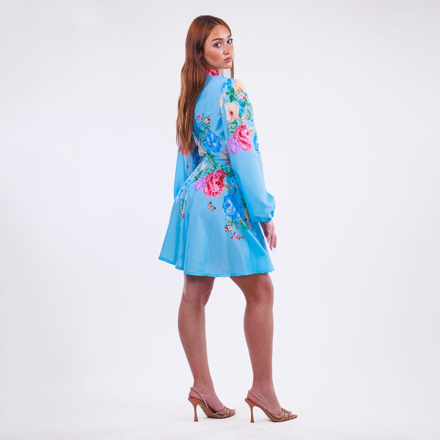 Ανάλαφρο Λουλουδάτο Μίνι Φόρεμα – Ιδανικό για Καλοκαιρινές Εμφανίσεις