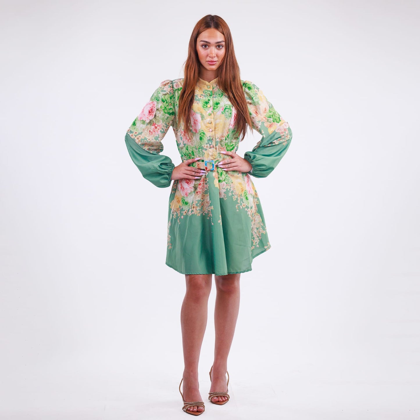 Ανάλαφρο Λουλουδάτο Μίνι Φόρεμα – Ιδανικό για Καλοκαιρινές Εμφανίσεις