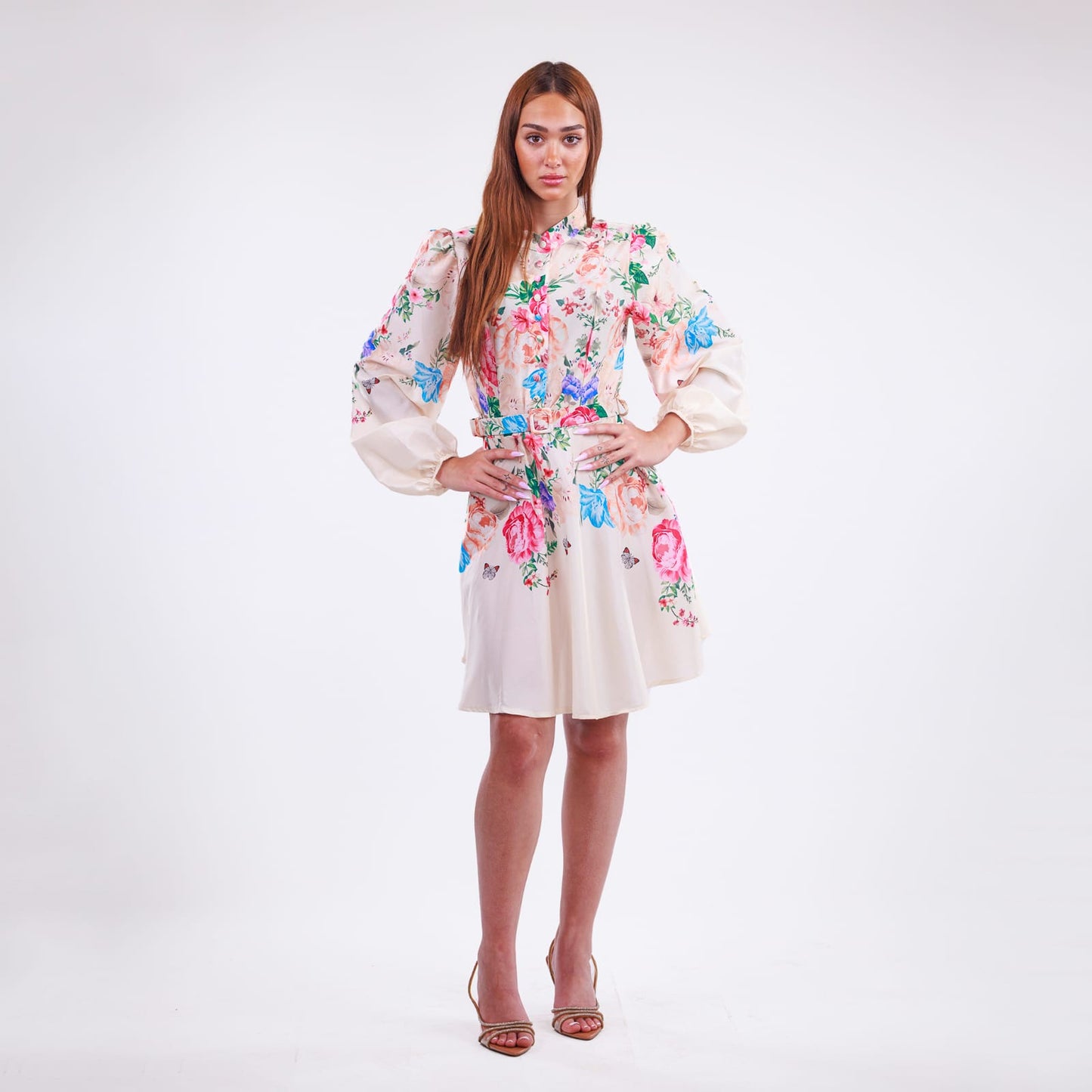 Ανάλαφρο Λουλουδάτο Μίνι Φόρεμα – Ιδανικό για Καλοκαιρινές Εμφανίσεις